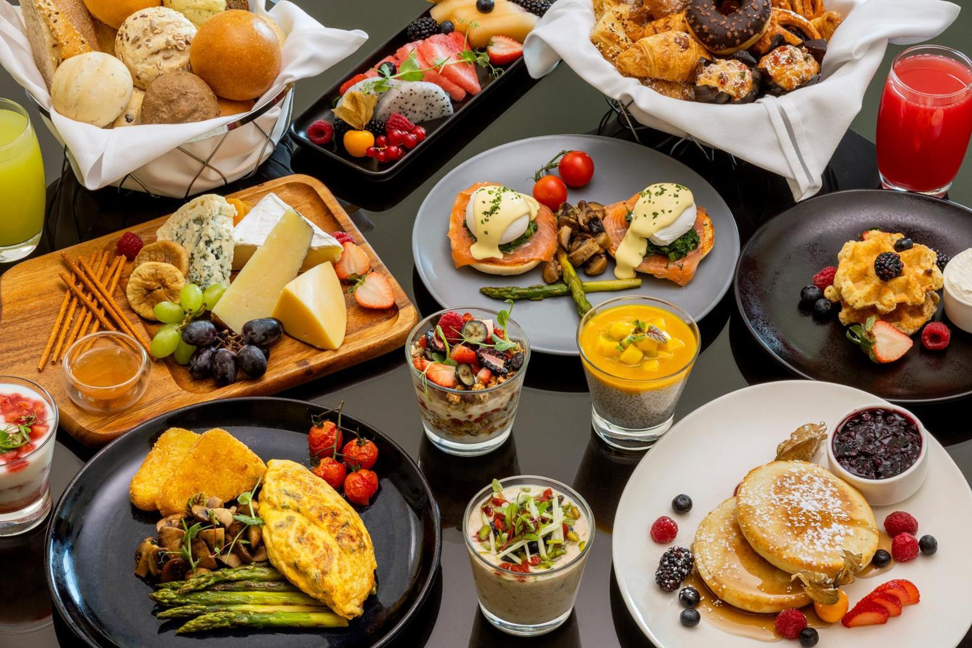 Marriott Hotel Al Jaddaf, דובאי מראה חיצוני תמונה A selection of breakfast items