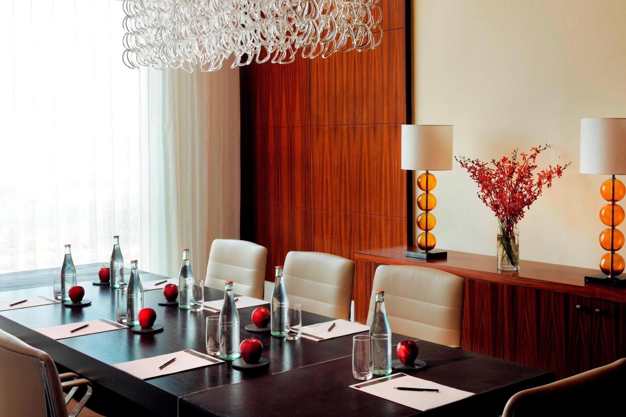 Marriott Hotel Al Jaddaf, דובאי מראה חיצוני תמונה Meeting room at the Mandarin Oriental, Munich