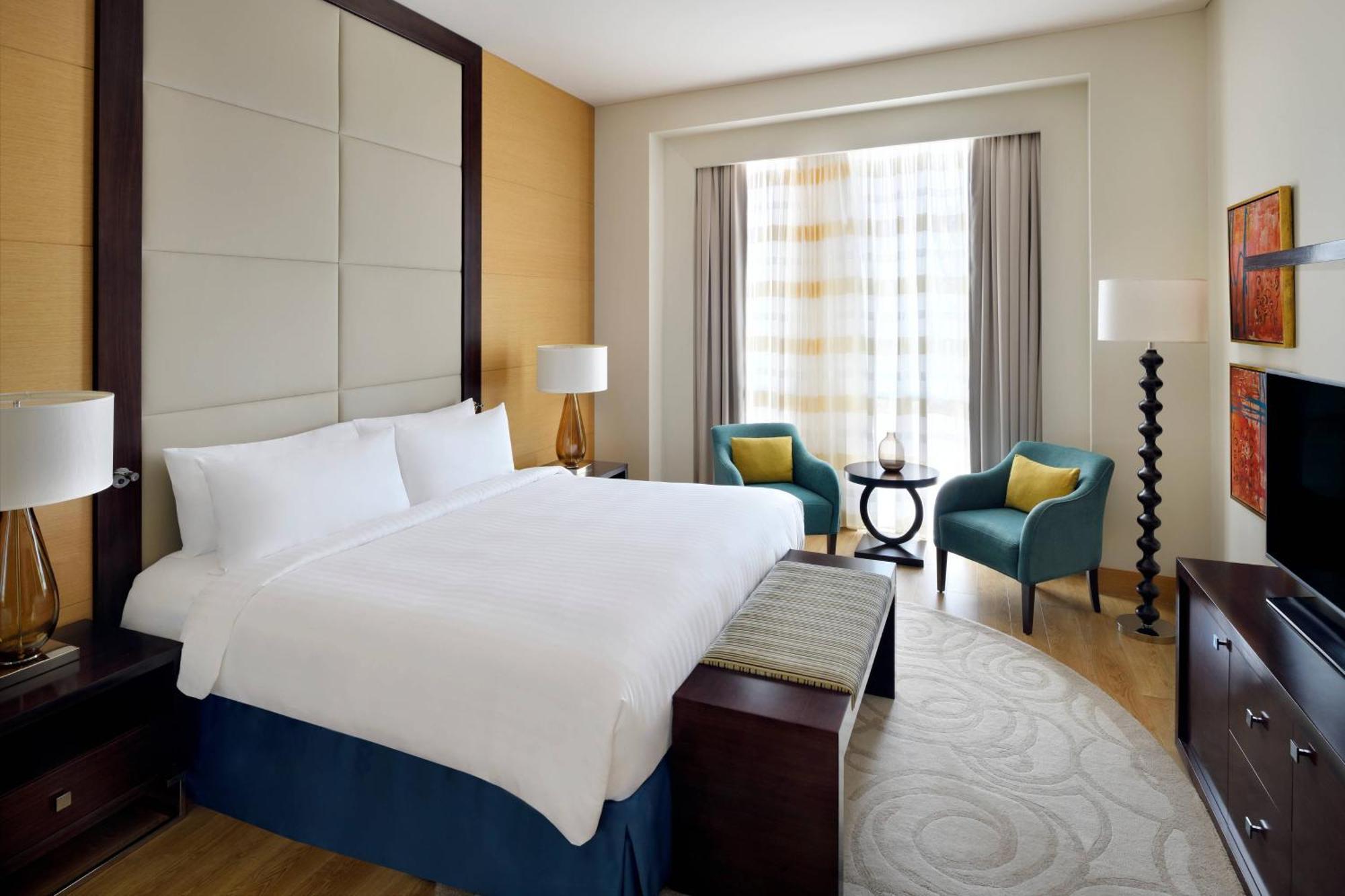 Marriott Hotel Al Jaddaf, דובאי מראה חיצוני תמונה A guest room at the hotel