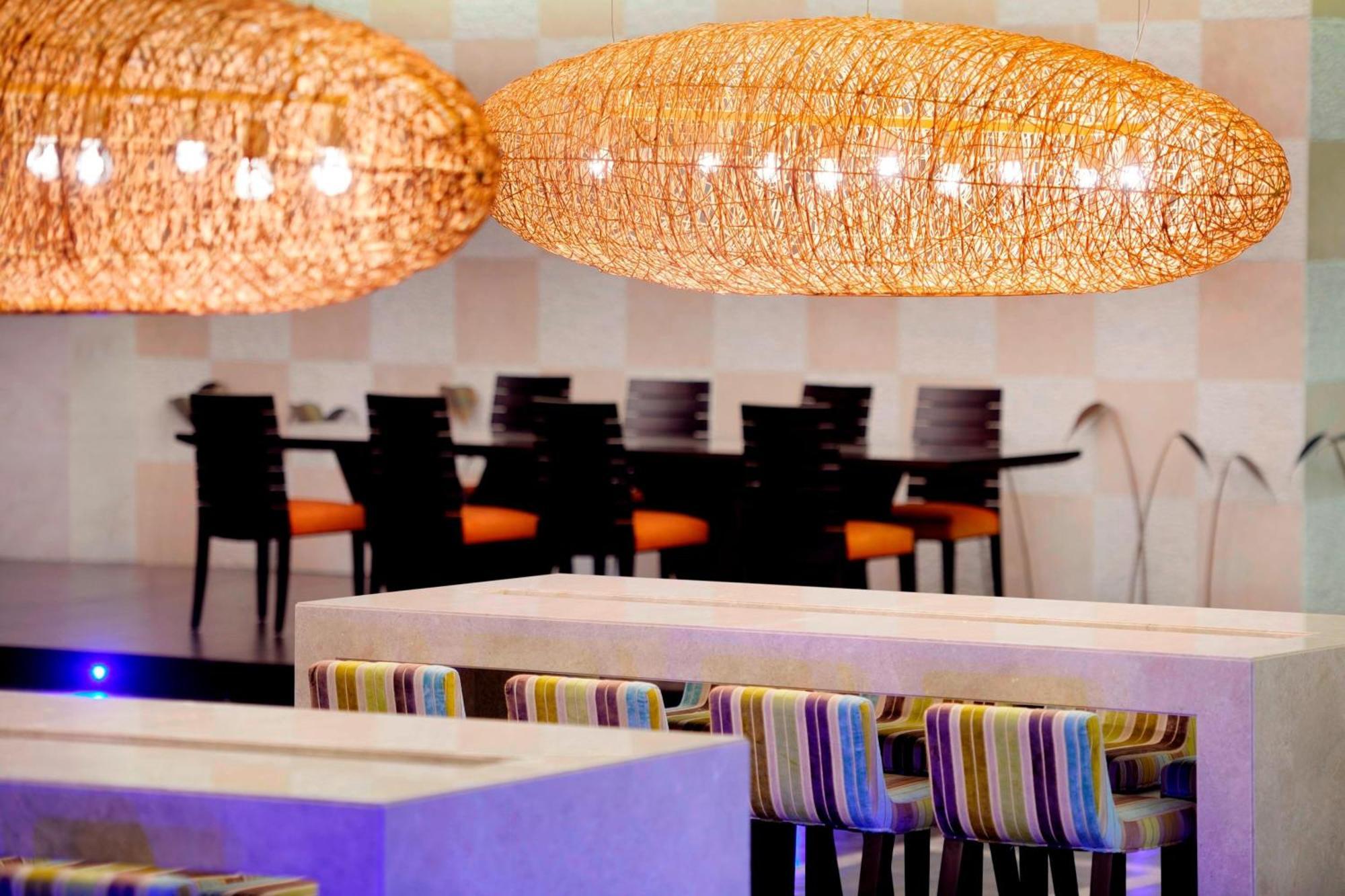 Marriott Hotel Al Jaddaf, דובאי מראה חיצוני תמונה The bar at the hotel