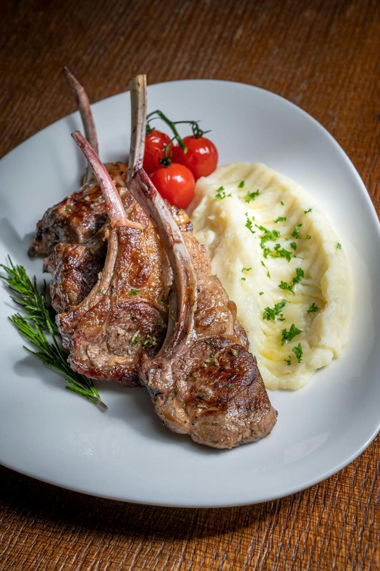 Marriott Hotel Al Jaddaf, דובאי מראה חיצוני תמונה Rack of lamb